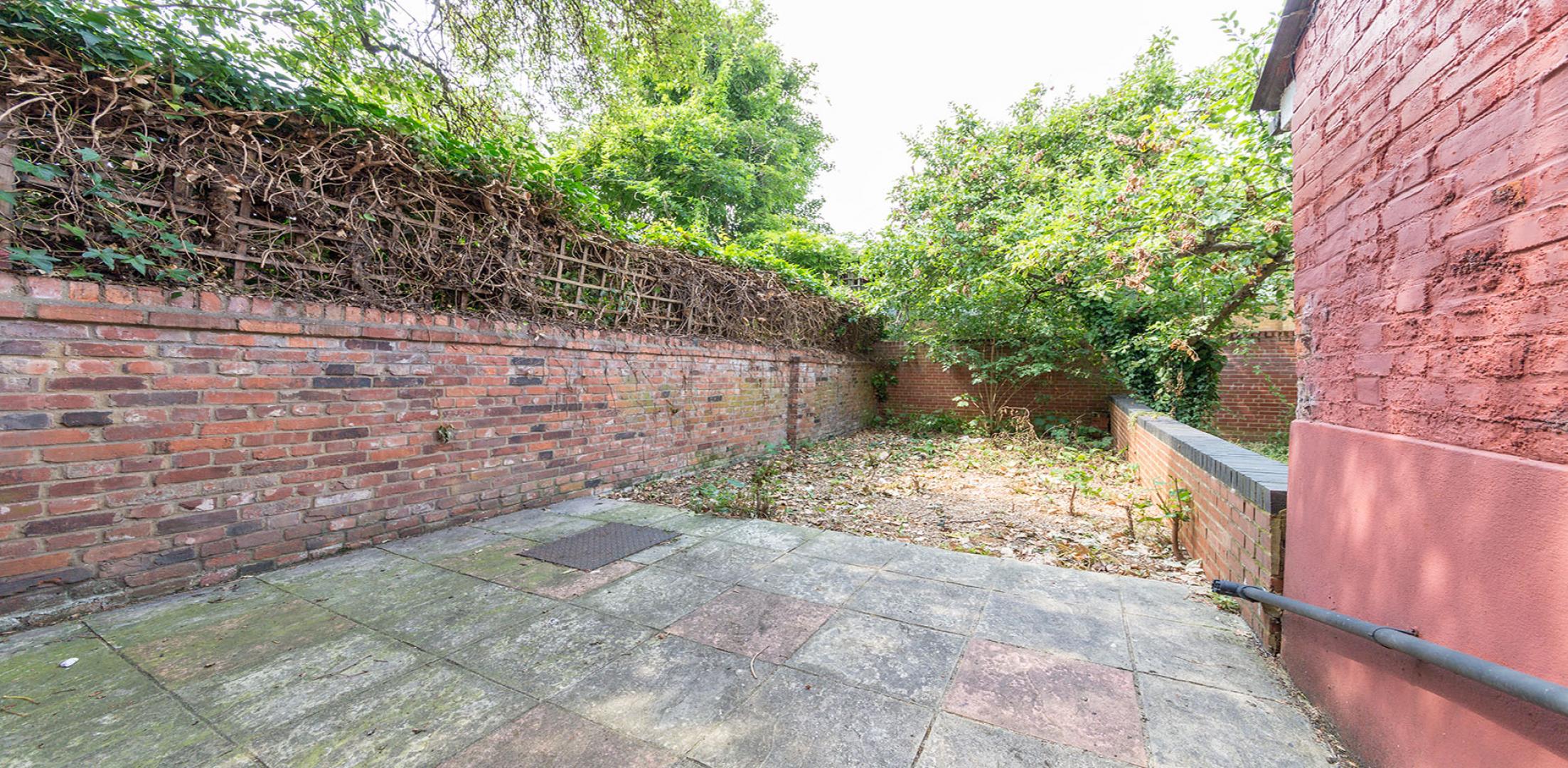 			Studio Apartment, 1 bath, 1 reception Studio			 Heathfield Park, WILLESDEN GREEN